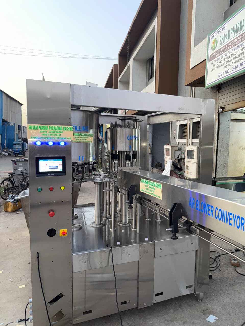 Rinsing Filling and capping Machine